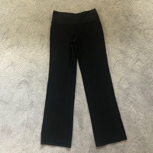 Black lululemon yoga pants